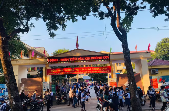 Điểm tiêm chủng trường THCS Xuân Đỉnh, Bắc Từ Liêm, Hà Nội