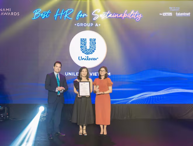 Unilever Việt Nam đoạt Quán quân tại hạng mục “Chiến lược Nhân sự vì sự Phát triển Bền vững” của Vietnam HR Awards 2022. Unilever Việt Nam đoạt Quán quân tại hạng mục “Chiến lược Nhân sự vì sự Phát triển Bền vững” của Vietnam HR Awards 2022.