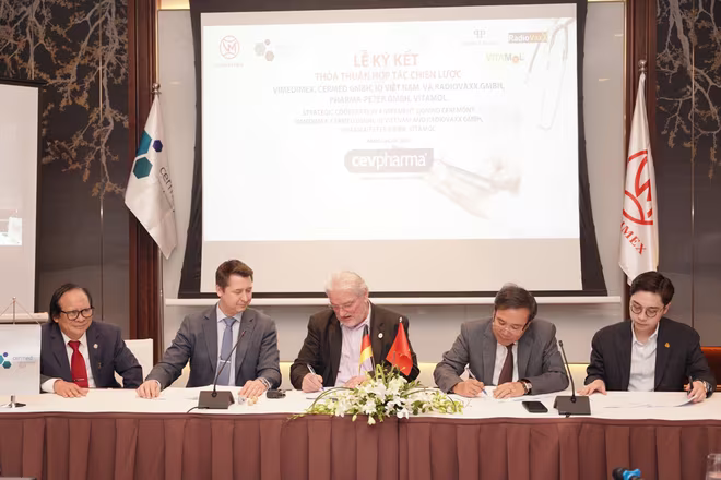 Các bên tại lễ ký kết Các bên tại lễ ký kết