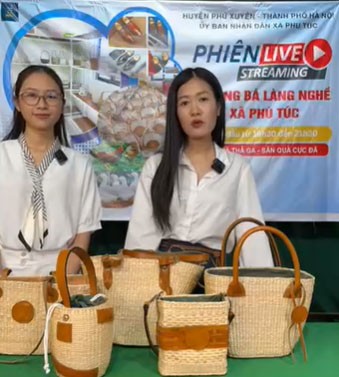 Một phiên livestream bán hàng trên Fanpage Làng Nghề Phú Xuyên Hà Nội