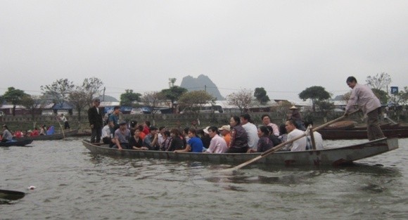 Chùa Hương – Những hình ảnh phản cảm ảnh 8 Chùa Hương – Những hình ảnh phản cảm ảnh 8
