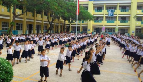 Theo quy định mới , giáo viên không được phê bình học sinh tiểu học trước cả lớp, cả trường