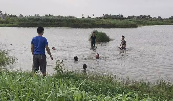 Hiện trường một vụ đuối nước xảy ra mới đây khiến 3 học sinh mất mạng Hiện trường một vụ đuối nước xảy ra mới đây khiến 3 học sinh mất mạng