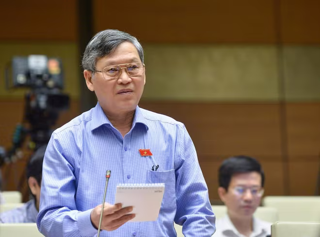 Đại biểu Tô Văn Tám (đoàn Kon Tum) phát biểu thảo luận Đại biểu Tô Văn Tám (đoàn Kon Tum) phát biểu thảo luận