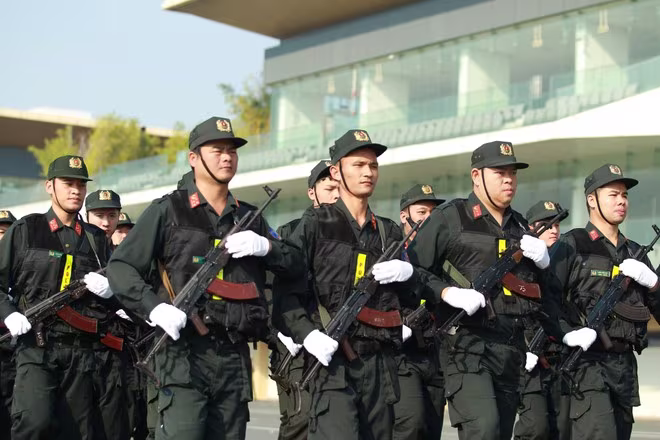 Hạn tuổi phục vụ cao nhất của sĩ quan, hạ sĩ quan Công an chưa phù hợp với quy định của Bộ luật Lao động 2019