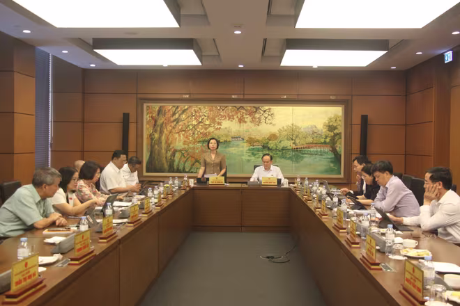 Quang cảnh phiên thảo luận tổ tại Đoàn ĐBQH Thành phố Hà Nội Quang cảnh phiên thảo luận tổ tại Đoàn ĐBQH Thành phố Hà Nội