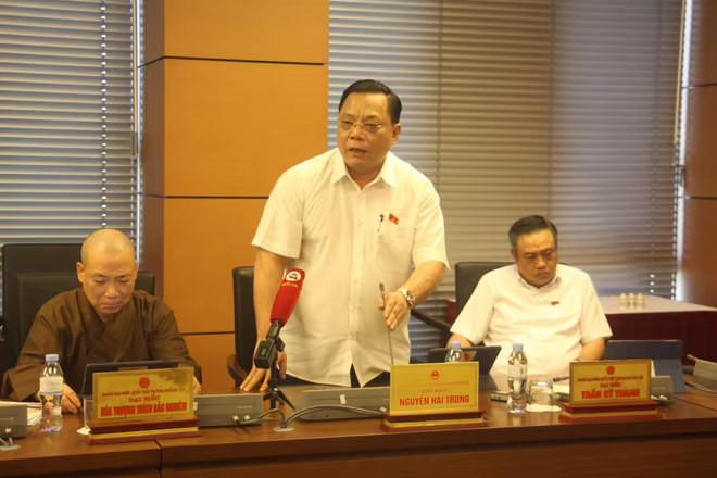 Trung tướng Nguyễn Hải Trung – Giám đốc CATP Hà Nội, ĐBQH đoàn Hà Nội phát biểu thảo luận Trung tướng Nguyễn Hải Trung – Giám đốc CATP Hà Nội, ĐBQH đoàn Hà Nội phát biểu thảo luận