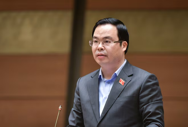 Đại biểu Trần Văn Khải (đoàn Hà Nam) phát biểu Đại biểu Trần Văn Khải (đoàn Hà Nam) phát biểu