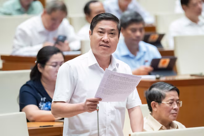 Đại biểu Phan Thái Bình (đoàn Quảng Nam) tranh luận Đại biểu Phan Thái Bình (đoàn Quảng Nam) tranh luận