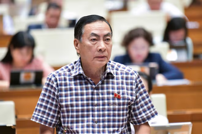 Đại biểu Phạm Văn Hòa (đoàn Đồng Tháp) chất vấn