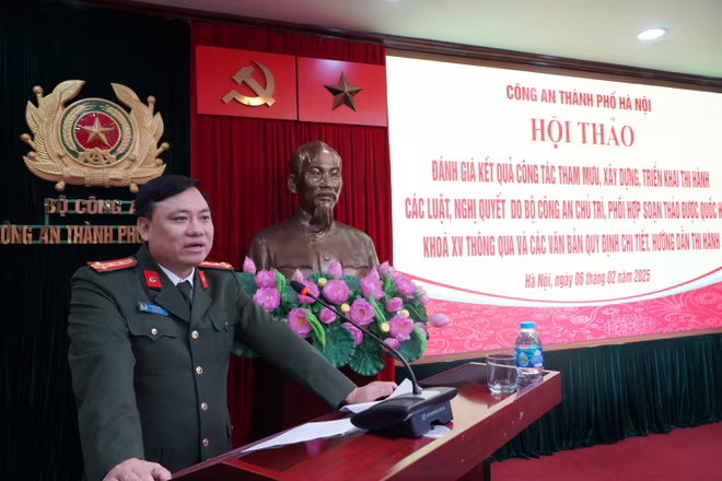 Đại tá Nguyễn Tiến Đạt – Phó Giám đốc CATP Hà Nội phát biểu tại hội nghị