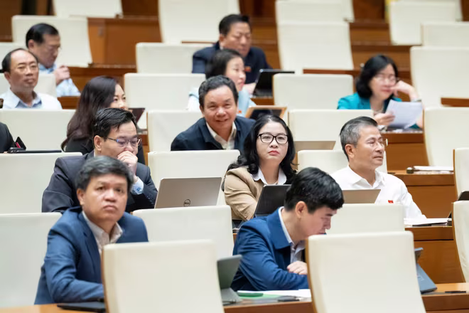 Quang cảnh phiên họp