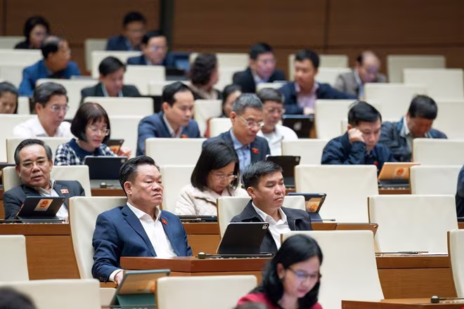 Quang cảnh phiên họp