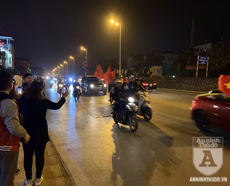 [TRỰC TIẾP] Chào đón những "người hùng" làm nên chiến thắng lịch sử tại SEA Games 30 ảnh 17