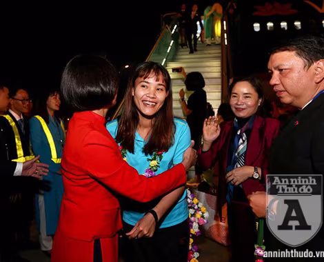 [TRỰC TIẾP] Chào đón những "người hùng" làm nên chiến thắng lịch sử tại SEA Games 30 ảnh 23