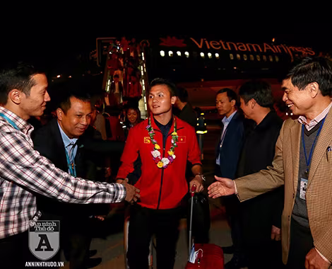 [TRỰC TIẾP] Chào đón những "người hùng" làm nên chiến thắng lịch sử tại SEA Games 30 ảnh 25