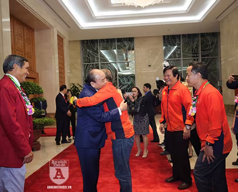 [TRỰC TIẾP] Chào đón những "người hùng" làm nên chiến thắng lịch sử tại SEA Games 30 ảnh 2