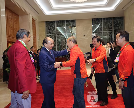 [TRỰC TIẾP] Chào đón những "người hùng" làm nên chiến thắng lịch sử tại SEA Games 30 ảnh 3