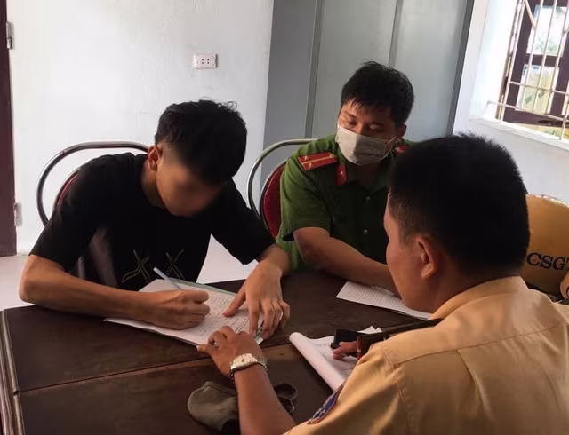 Công an huyện Quỳnh Lưu đã lập biên bản vi phạm hành chính đối với người vi phạm