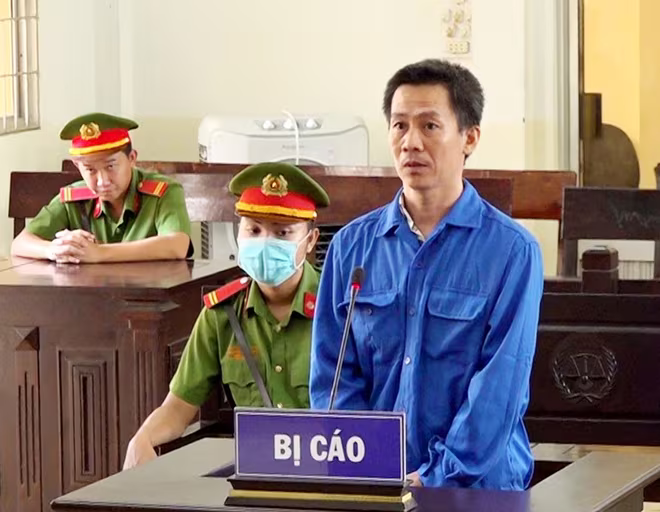 "Rút ruột" cửa hàng xăng dầu hơn 1,6 tỷ đồng, Phước đem đi đánh bạc nhưng thua hết "Rút ruột" cửa hàng xăng dầu hơn 1,6 tỷ đồng, Phước đem đi đánh bạc nhưng thua hết