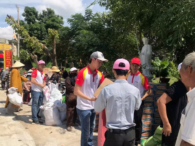 HDBank Gia Lai trao quà và nhu yếu phẩm cho bà con vùng đặc biệt khó khăn của 2 huyện Phú Thiện và Ia Pa HDBank Gia Lai trao quà và nhu yếu phẩm cho bà con vùng đặc biệt khó khăn của 2 huyện Phú Thiện và Ia Pa