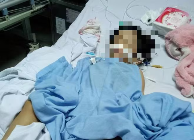 Cháu bé rơi vào tình trạng hôn mê do bị thương tích ở lớp học mầm non