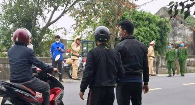 Cơ quan Công an phong tỏa hiện trường, điều tra làm rõ vụ án Cơ quan Công an phong tỏa hiện trường, điều tra làm rõ vụ án