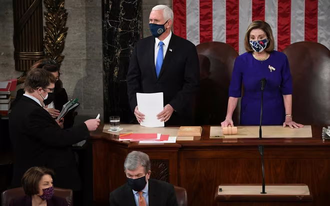 Phó Tổng thống Mỹ Mike Pence và Chủ tịch Hạ viện tại phiên họp Quốc hội ngày 6-1