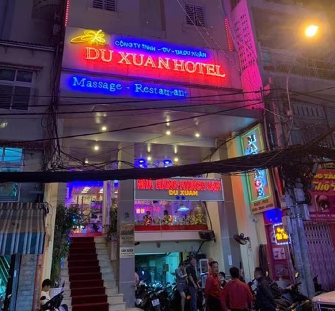 Tiếp viên nhà hàng Du Xuân bán dâm với giá 2,5 triệu đồng Tiếp viên nhà hàng Du Xuân bán dâm với giá 2,5 triệu đồng