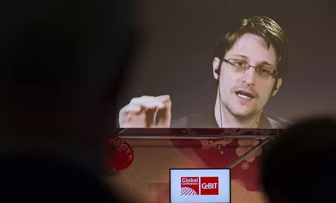 Bê bối về nghe lén của Cơ quan An ninh Quốc gia Mỹ (NSA) do cựu nhân viên Edward Snowden tiết lộ Bê bối về nghe lén của Cơ quan An ninh Quốc gia Mỹ (NSA) do cựu nhân viên Edward Snowden tiết lộ