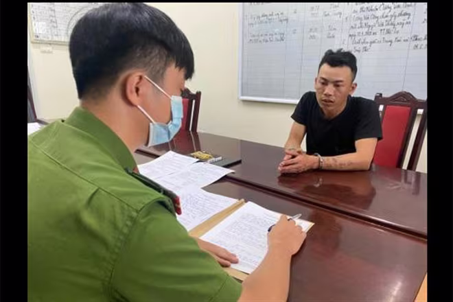 Đối tượng Chảo Ông Lố tại cơ quan công an Đối tượng Chảo Ông Lố tại cơ quan công an