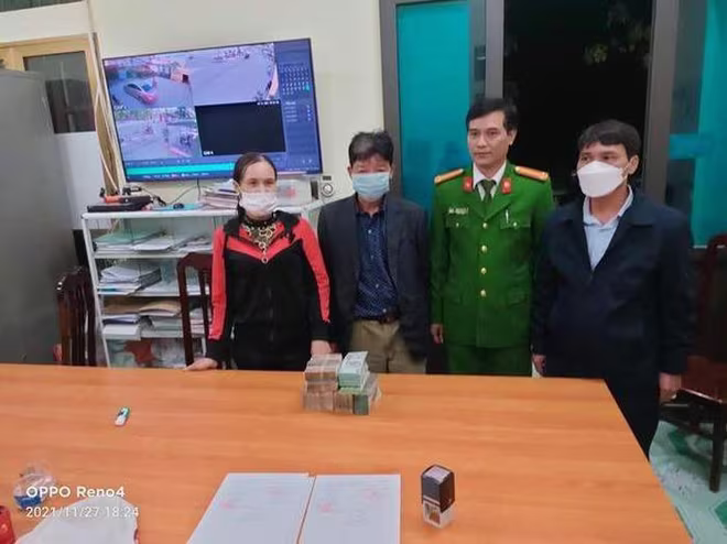 Người dân nhặt được bọc tiền đã trình báo ngay chính quyền xã Người dân nhặt được bọc tiền đã trình báo ngay chính quyền xã