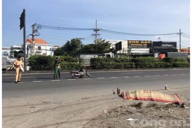 Cảnh sát điều tra, khám nghiệm hiện trường vụ việc Cảnh sát điều tra, khám nghiệm hiện trường vụ việc