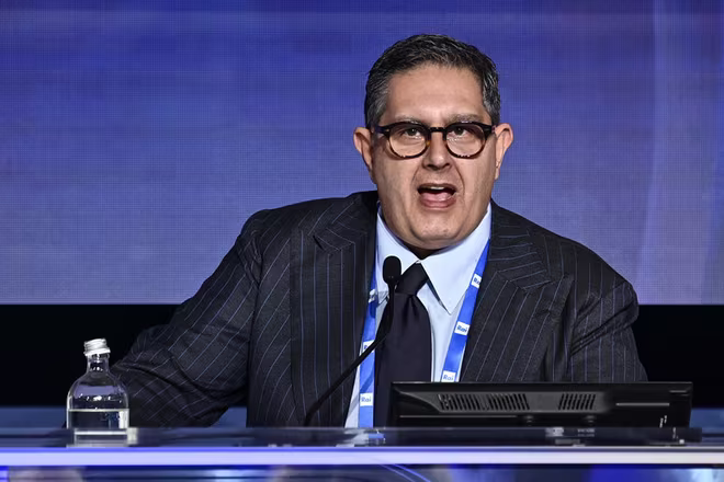 Chính trị gia 55 tuổi bị cáo buộc đã nhận 74.100 euro tiền tài trợ cho chiến dịch tranh cử của mình từ các doanh nhân nổi tiếng ở địa phương Chính trị gia 55 tuổi bị cáo buộc đã nhận 74.100 euro tiền tài trợ cho chiến dịch tranh cử của mình từ các doanh nhân nổi tiếng ở địa phương