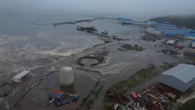 Các khu vực ven biển của Severo-Kurilsk, Nga bị nhấn chìm do sóng lớn