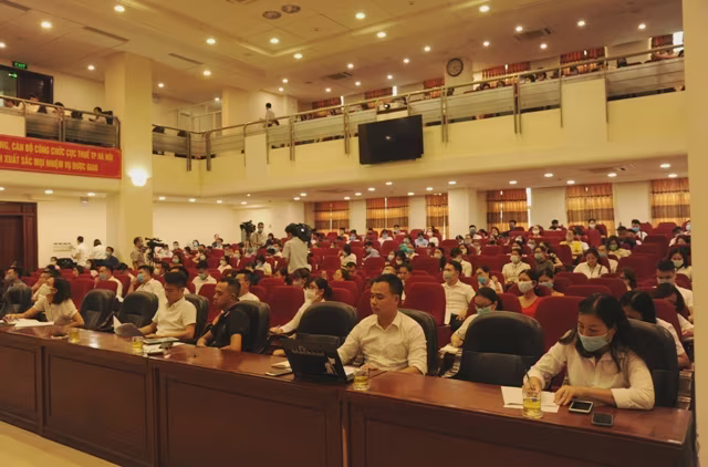 Đại diện hơn 300 doanh nghiệp, đại lý kinh doanh ô tô, xe máy tham dự buổi tập huấn Đại diện hơn 300 doanh nghiệp, đại lý kinh doanh ô tô, xe máy tham dự buổi tập huấn