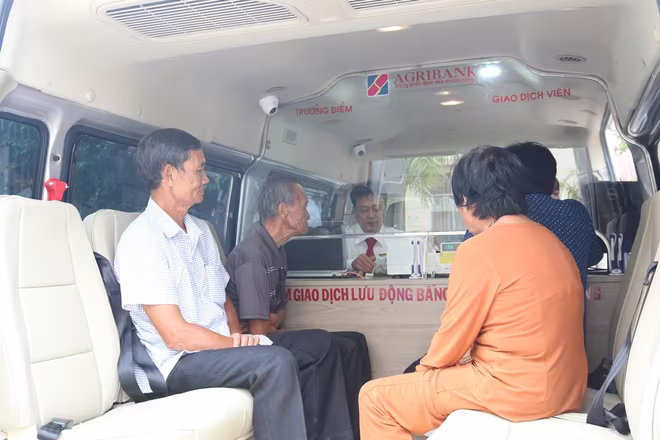 Mô hình Ngân hàng lưu động đã đưa đồng vốn đến gần hơn với người dân vùng sâu, vùng xa