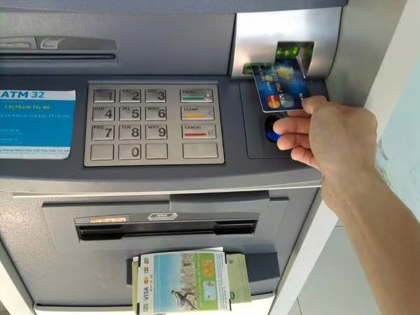 Các ngân hàng cần xử lý kịp thời các sự cố ATM Các ngân hàng cần xử lý kịp thời các sự cố ATM