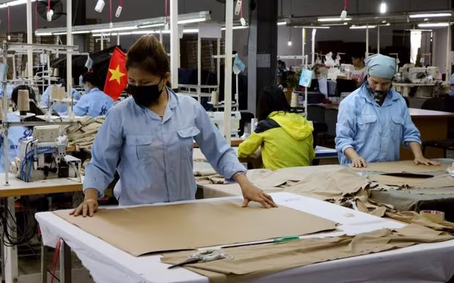 Số thu ngân sách ước giảm 1.000 tỷ đồng trong 6 tháng do giảm phí, lệ phí Số thu ngân sách ước giảm 1.000 tỷ đồng trong 6 tháng do giảm phí, lệ phí