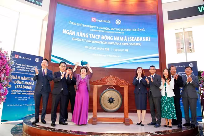 Cổ phiếu SeABank tăng trần trong phiên giao dịch đầu tiên Cổ phiếu SeABank tăng trần trong phiên giao dịch đầu tiên
