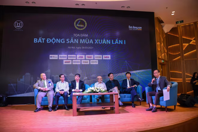 Các chuyên gia thảo luận tại Tọa đàm Bất động sản mùa Xuân lần thứ I Các chuyên gia thảo luận tại Tọa đàm Bất động sản mùa Xuân lần thứ I