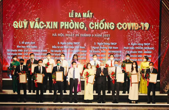 Các doanh nghiệp ủng hộ Quỹ vaccine phòng Covid-19 Các doanh nghiệp ủng hộ Quỹ vaccine phòng Covid-19
