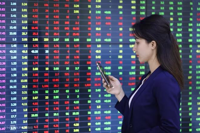 Thị trường chứng khoán hôm nay liên tục đảo chiều Thị trường chứng khoán hôm nay liên tục đảo chiều