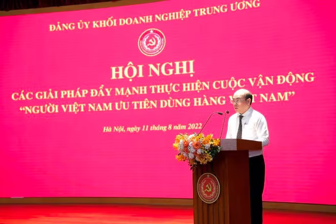 Đại diện Đảng ủy Agribank - Phó Bí thư thường trực Đảng ủy Trần Văn Thịnh phát biểu tham luận tại Hội nghị Đại diện Đảng ủy Agribank - Phó Bí thư thường trực Đảng ủy Trần Văn Thịnh phát biểu tham luận tại Hội nghị