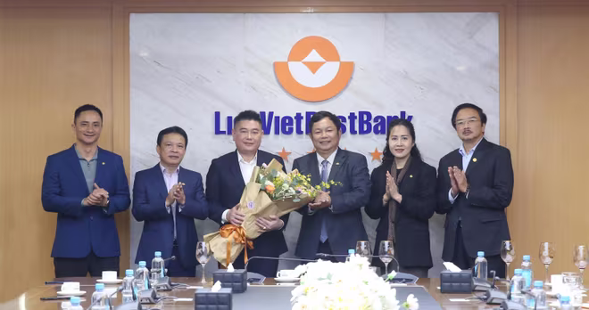 Ông Nguyễn Đức Thụy nhận chức Chủ tịch HĐQT LienVietPostBank từ ngày 9/12 Ông Nguyễn Đức Thụy nhận chức Chủ tịch HĐQT LienVietPostBank từ ngày 9/12