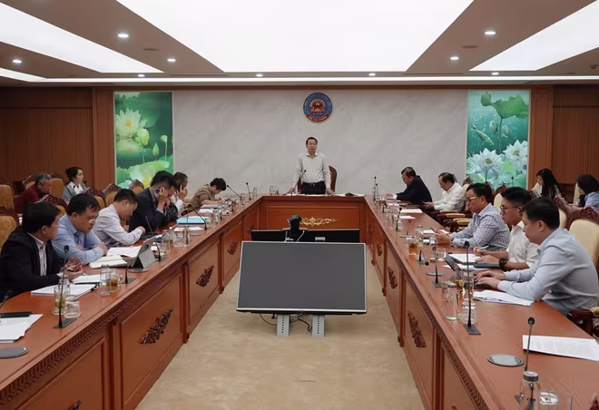 Thứ trưởng Bộ Tài chính Nguyễn Đức Chi chủ trì cuộc họp Thứ trưởng Bộ Tài chính Nguyễn Đức Chi chủ trì cuộc họp