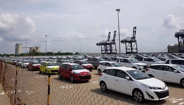 Nhập khẩu ô tô tháng đầu năm giảm mạnh do trùng kỳ nghỉ Tết Nguyên đán Nhập khẩu ô tô tháng đầu năm giảm mạnh do trùng kỳ nghỉ Tết Nguyên đán