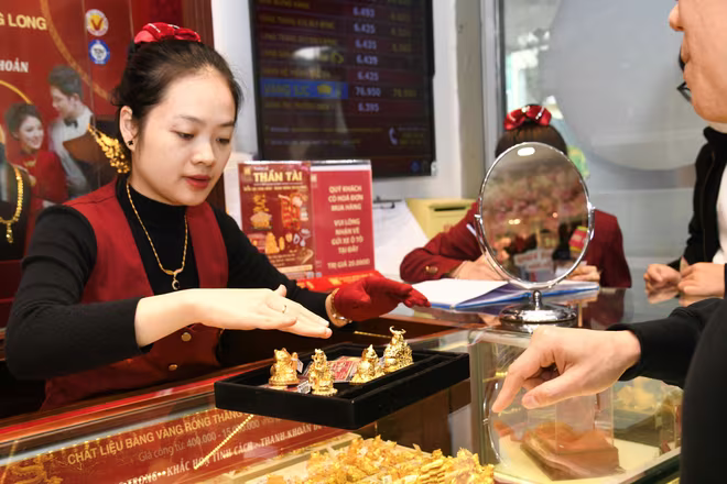 Các doanh nghiệp tung ra nhiều sản phẩm phục vụ nhu cầu mua vàng Thần Tài Các doanh nghiệp tung ra nhiều sản phẩm phục vụ nhu cầu mua vàng Thần Tài