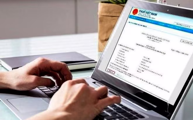 Thời gian qua, nhờ ứng dụng thuế điện tử, nhiều cá nhân phát hiện bị lợi dụng mã số thuế cá nhân để khai khống chi phí tiền lương, tiền công Thời gian qua, nhờ ứng dụng thuế điện tử, nhiều cá nhân phát hiện bị lợi dụng mã số thuế cá nhân để khai khống chi phí tiền lương, tiền công