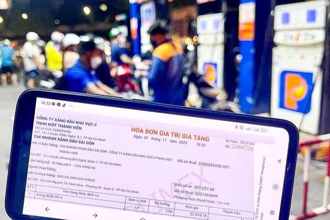 Tổng cục Thuế yêu cầu tăng cường kiểm tra, giám sát việc thực hiện hóa đơn điện tử theo từng lần bán hàng đối với kinh doanh bán lẻ xăng dầu Tổng cục Thuế yêu cầu tăng cường kiểm tra, giám sát việc thực hiện hóa đơn điện tử theo từng lần bán hàng đối với kinh doanh bán lẻ xăng dầu